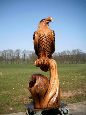 Adler mit Pflanzk�bel - Eiche 02