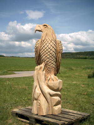 Adler sitzend - Eiche A 02